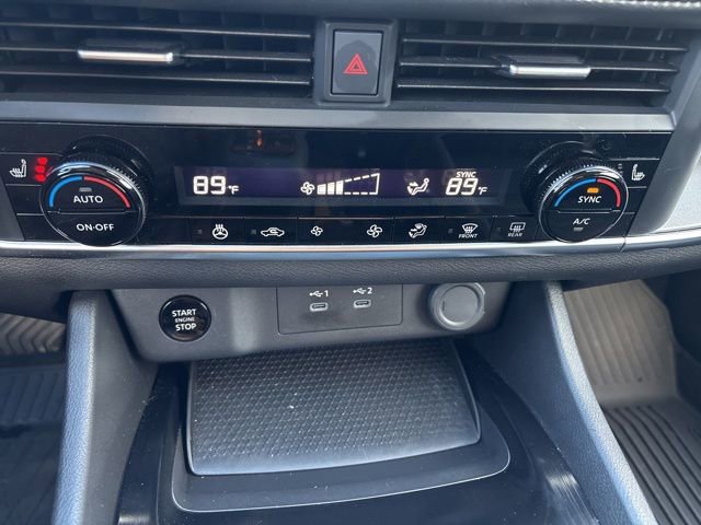 Used 2025 Nissan Rogue SV w/ SV Premium Package image 17