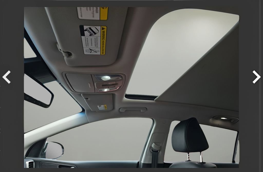Used 2022 Kia Sportage EX w/ EX Technology Package image 16