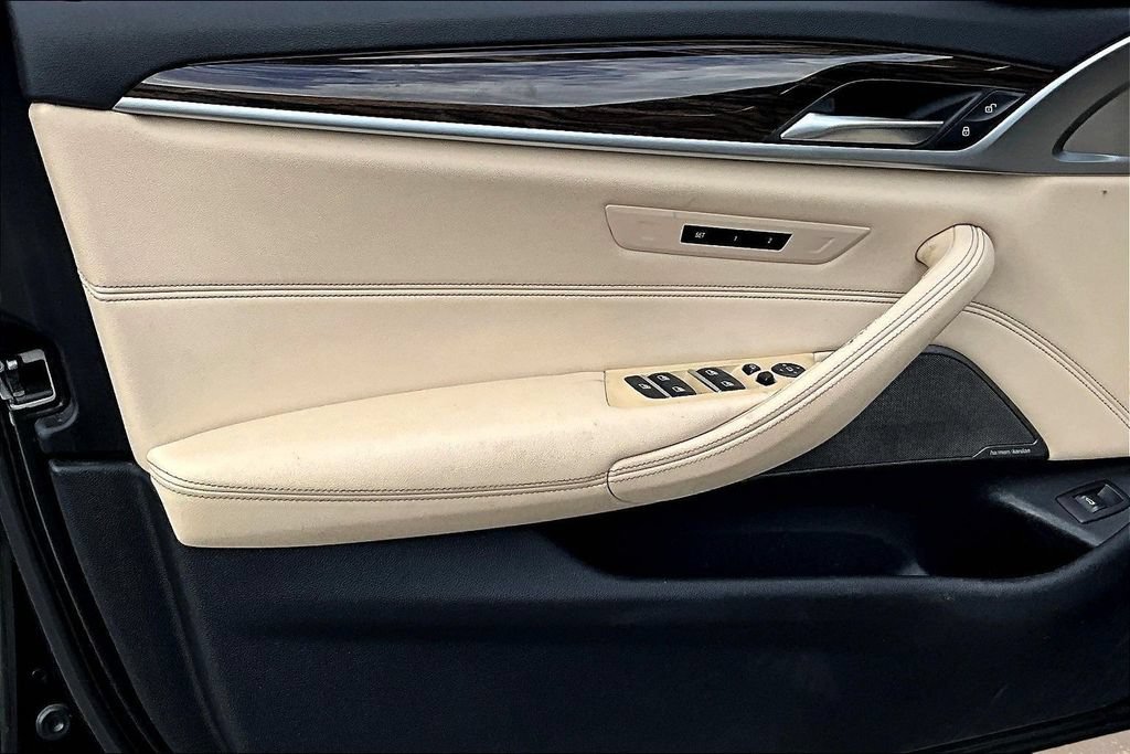 Used 2021 BMW 530i w/ Premium Package RWD image 19