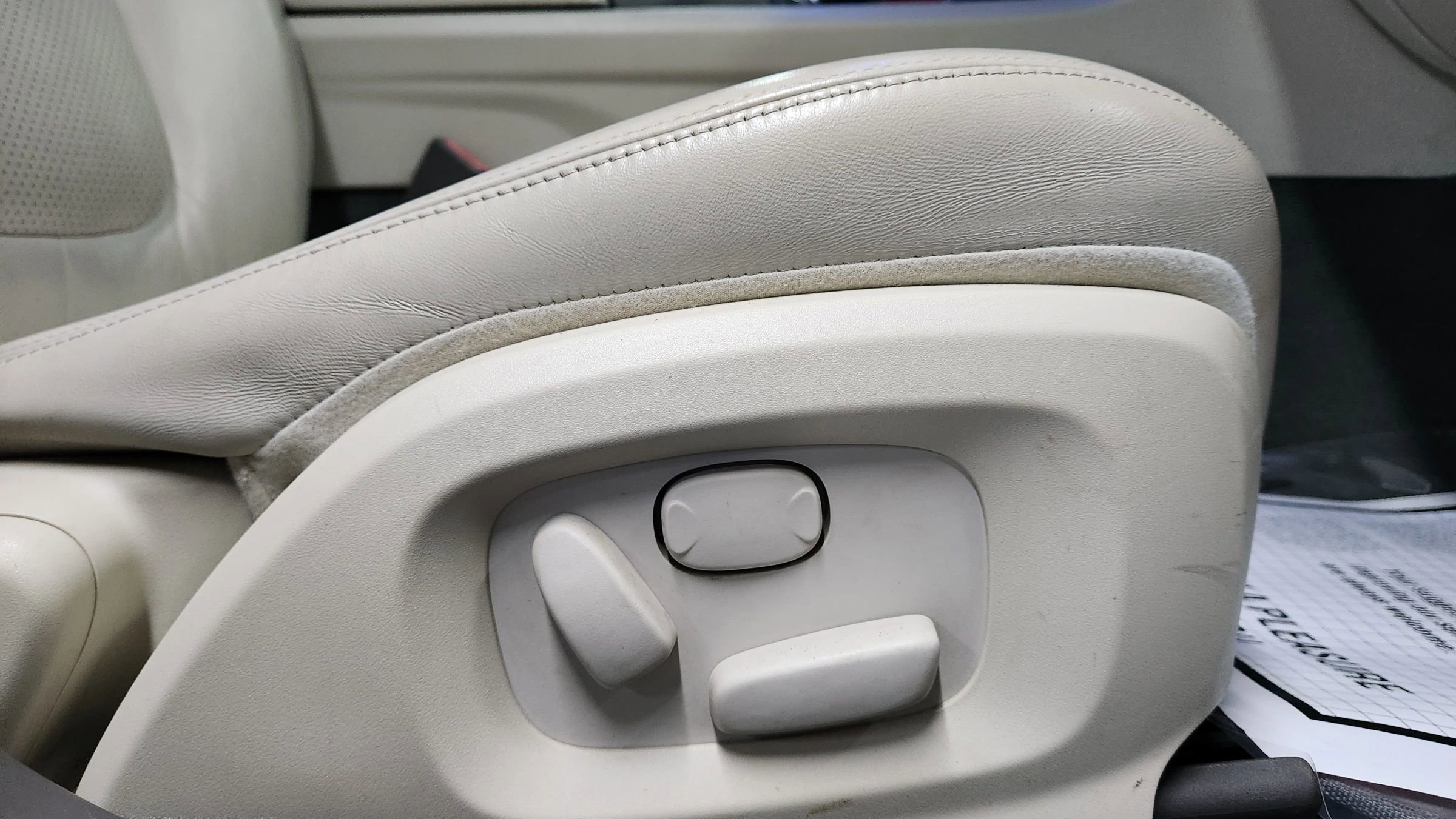 Used 2011 Jaguar XF Portfolio image 18