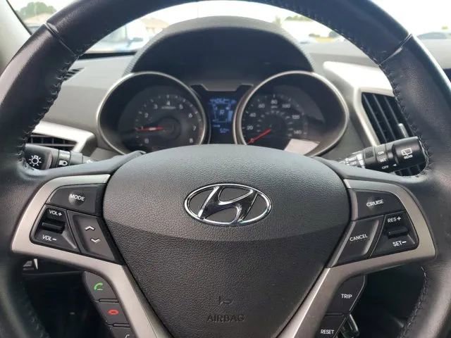 Used 2017 Hyundai Veloster FWD image 23