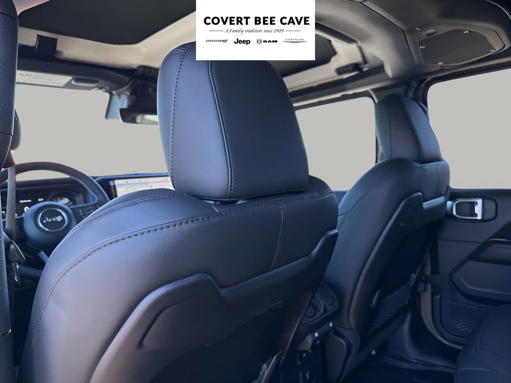 Used 2025 Jeep Wrangler Unlimited Rubicon image 34