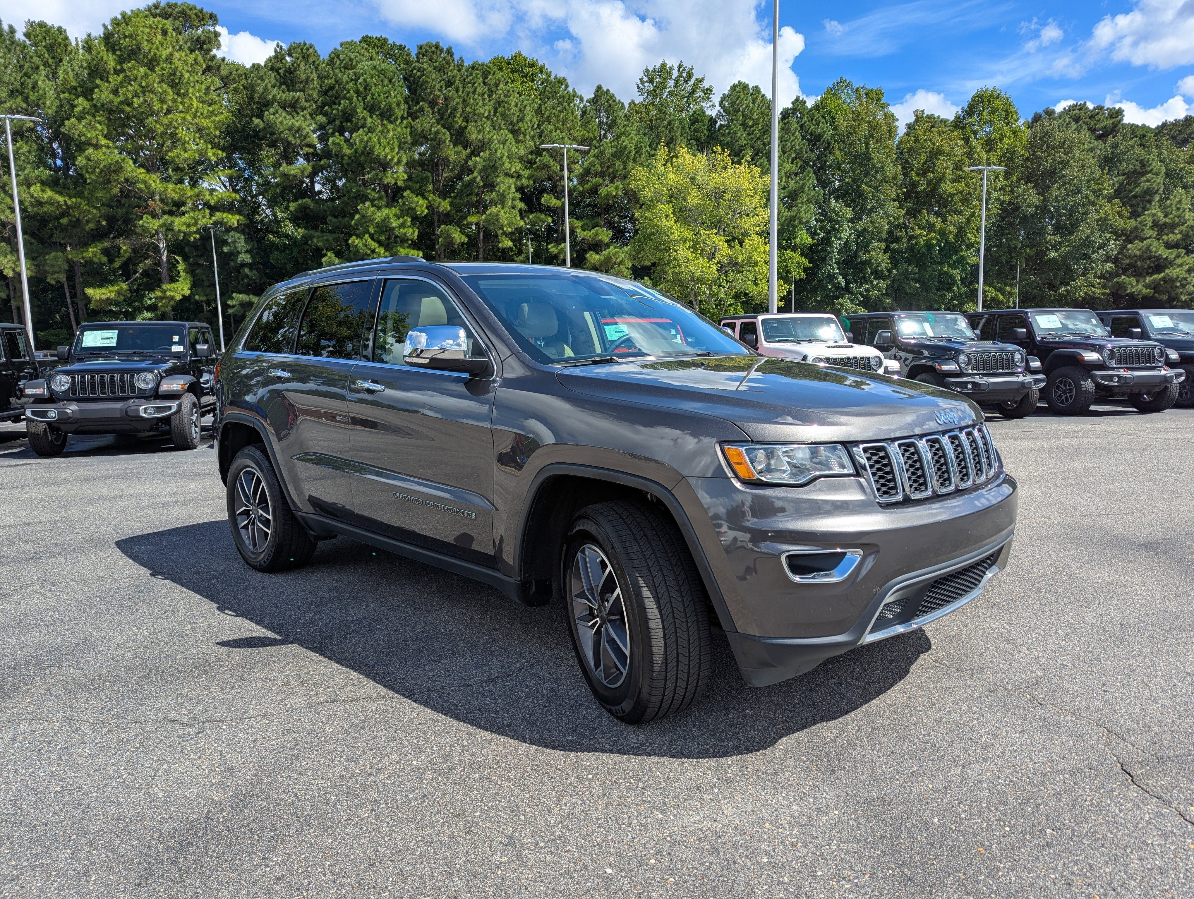 Used 2019 Jeep Grand Cherokee Limited image 3