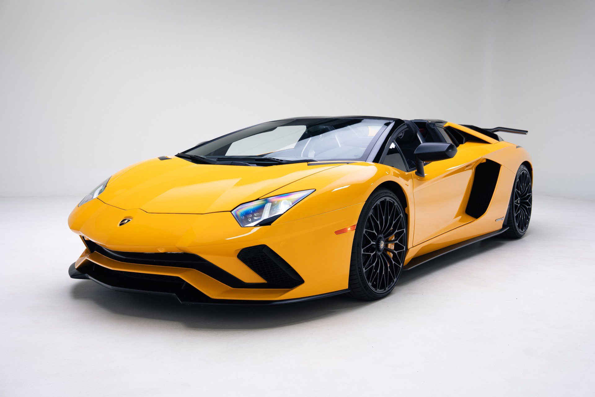 Used 2018 Lamborghini Aventador S image 12