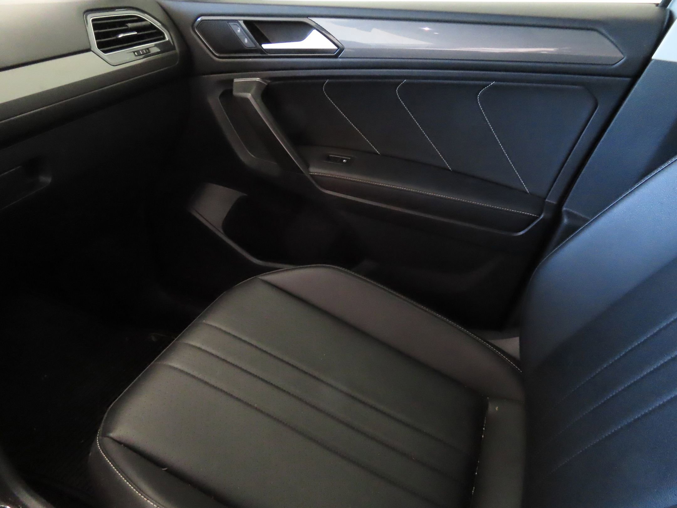 Used 2022 Volkswagen Tiguan SE image 21