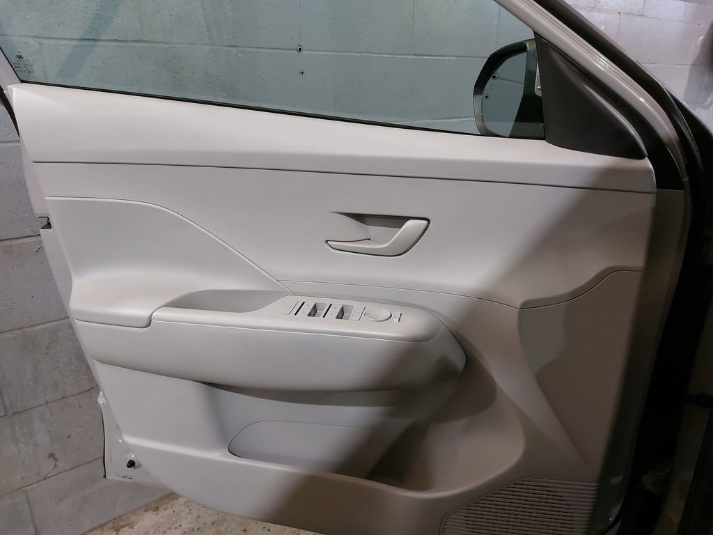 Certified 2025 Hyundai Kona SEL FWD image 28