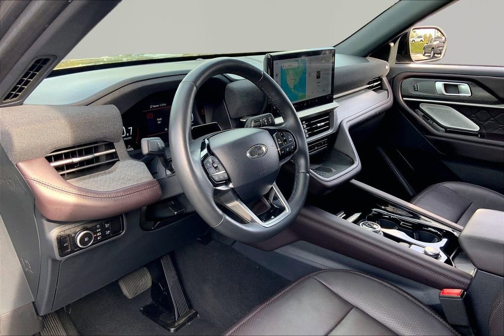 Used 2025 Ford Explorer Platinum w/ LUX Leather Package image 12