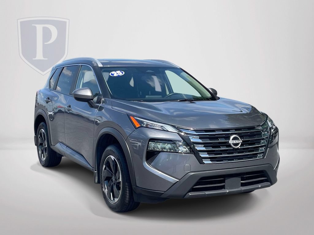 Used 2025 Nissan Rogue SV w/ SV Premium Package FWD image 2