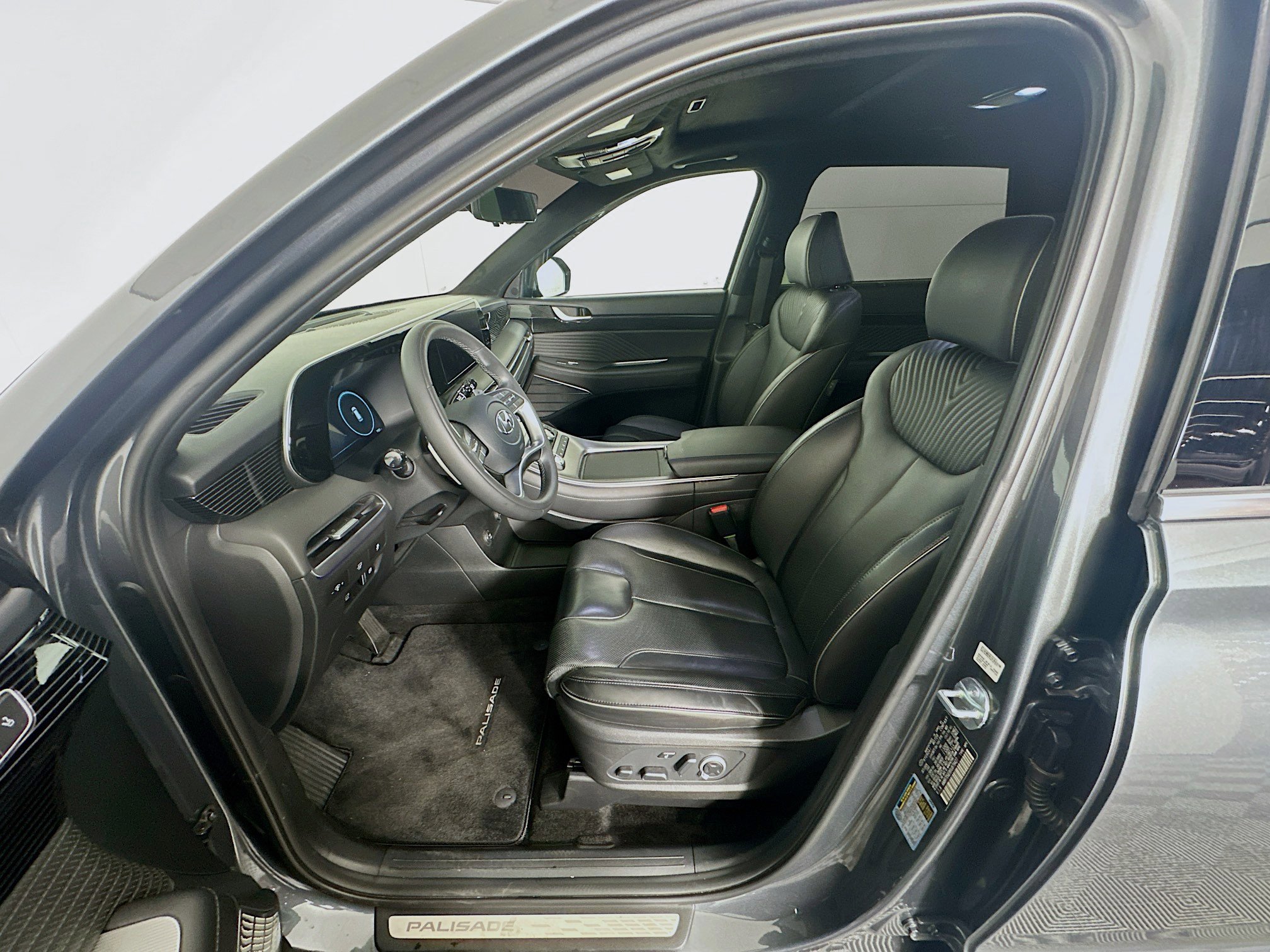 Used 2025 Hyundai Palisade Calligraphy image 13