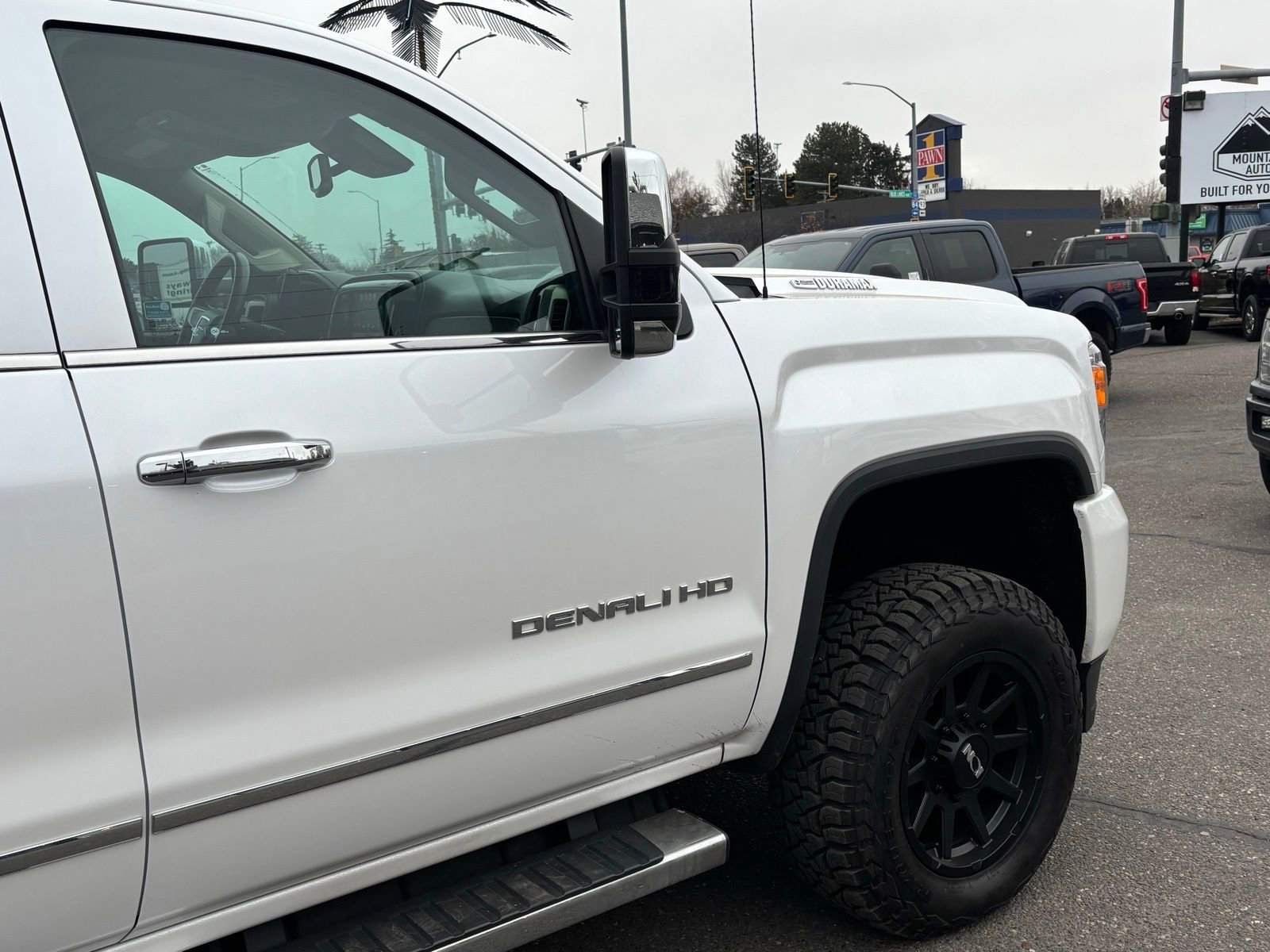 Used 2018 GMC Sierra 3500 Denali w/ Suspension Package, Off-Road AWD/4WD image 4