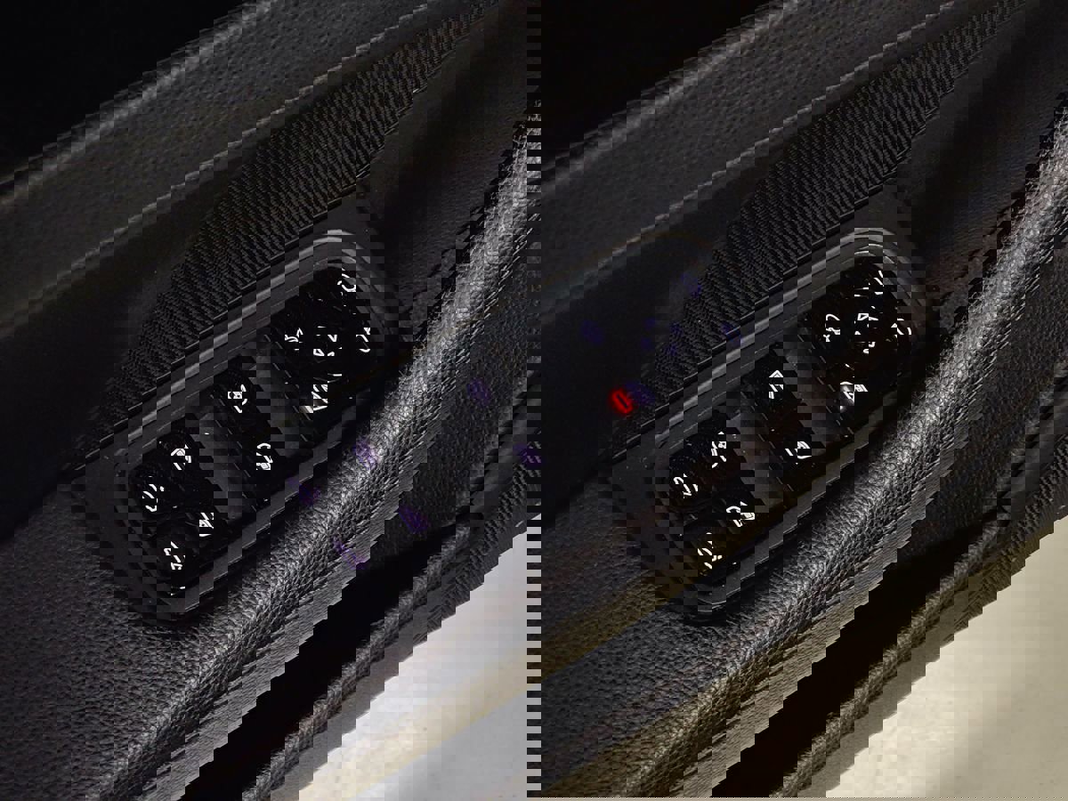 Used 2018 Porsche Panamera 4S image 26