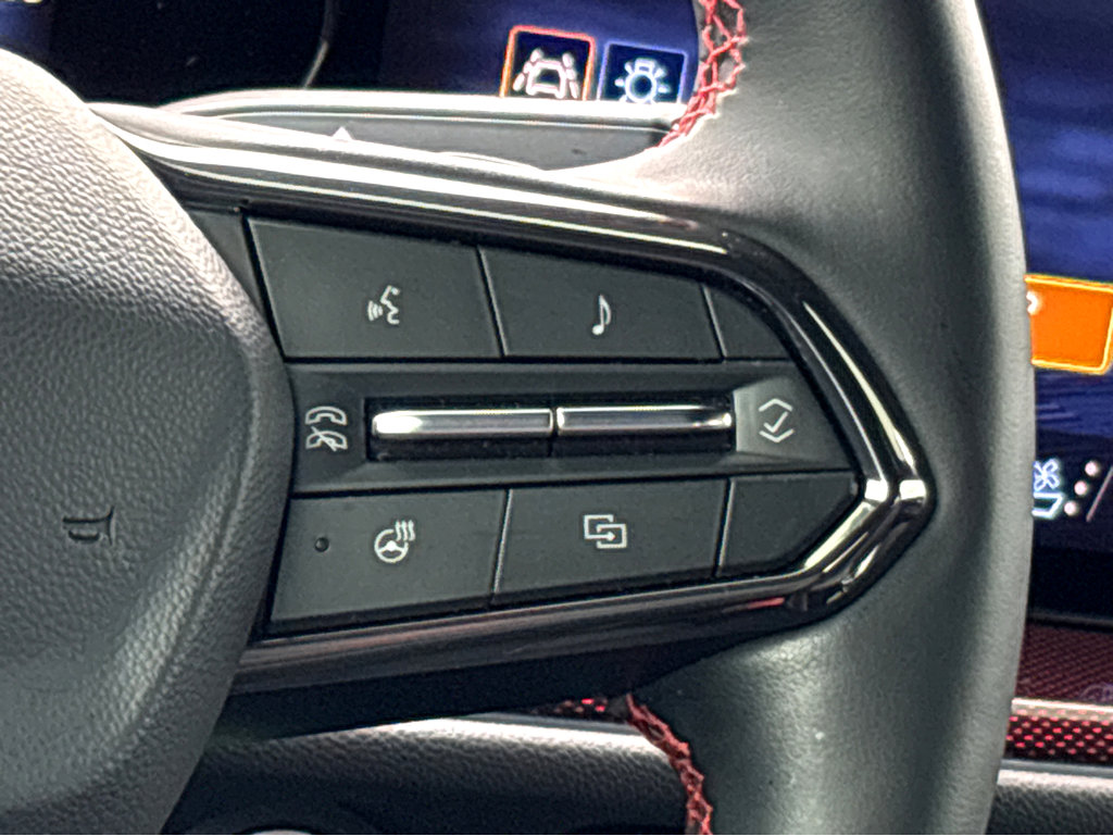 Used 2025 Chevrolet Traverse RS image 11