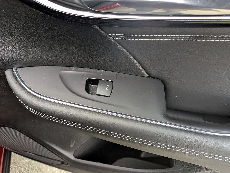 Used 2023 Buick Envision Essence image 36