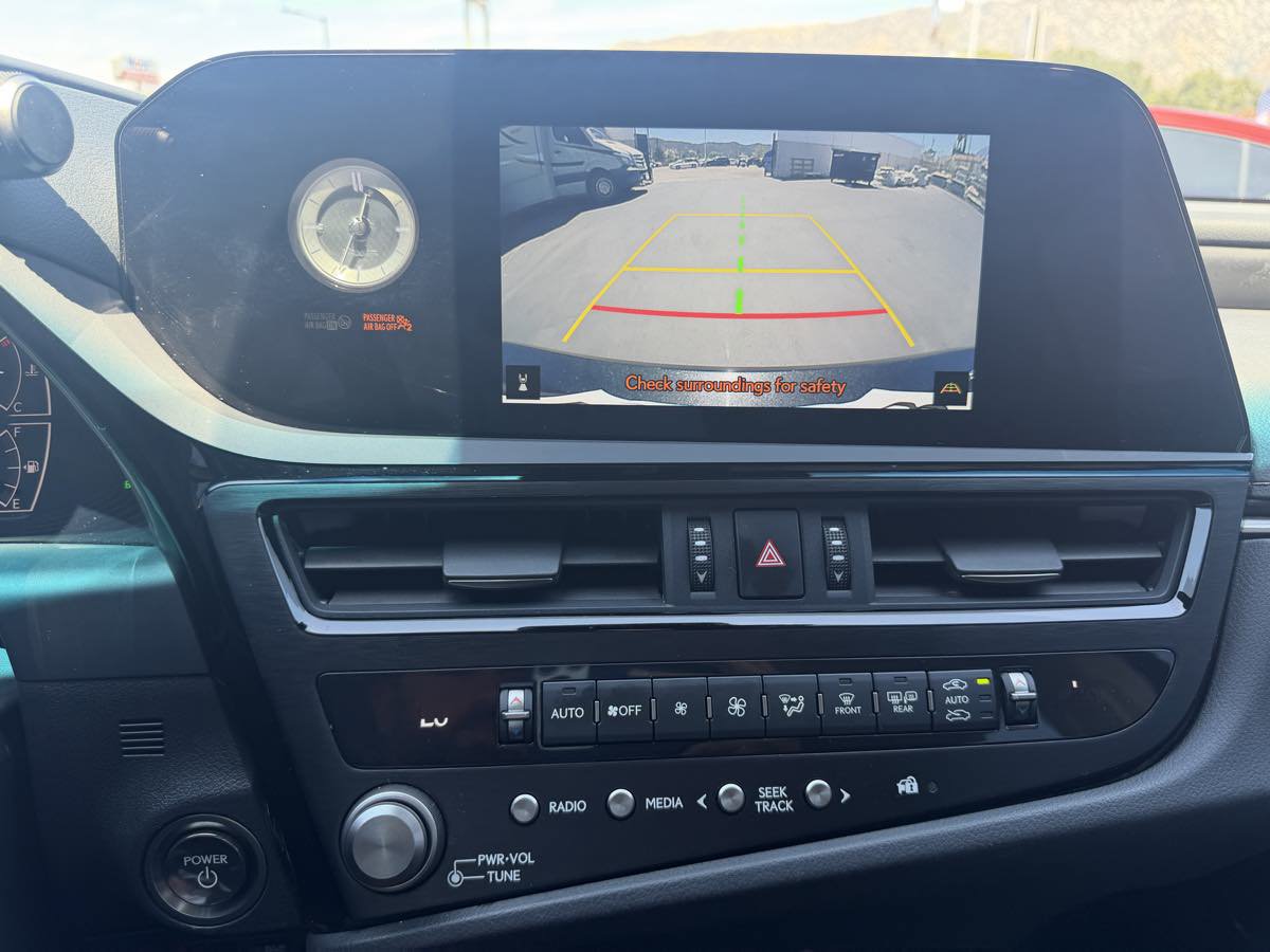 Used 2025 Lexus ES 300h w/ Premium Package FWD image 11