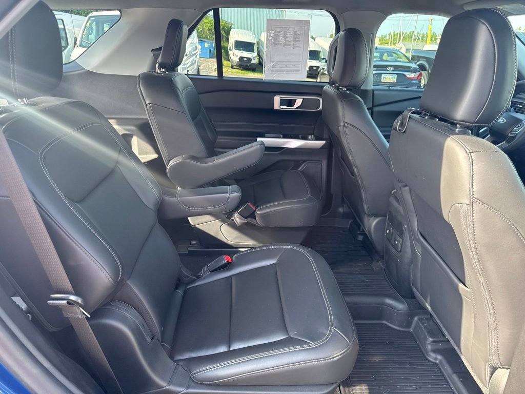Used 2023 Ford Explorer XLT w/ Equipment Group 202A AWD/4WD image 40