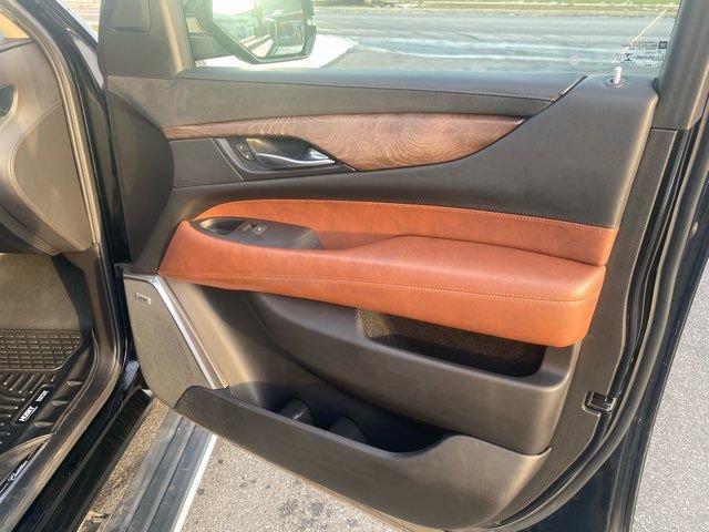 Used 2018 Cadillac Escalade Premium Luxury image 26