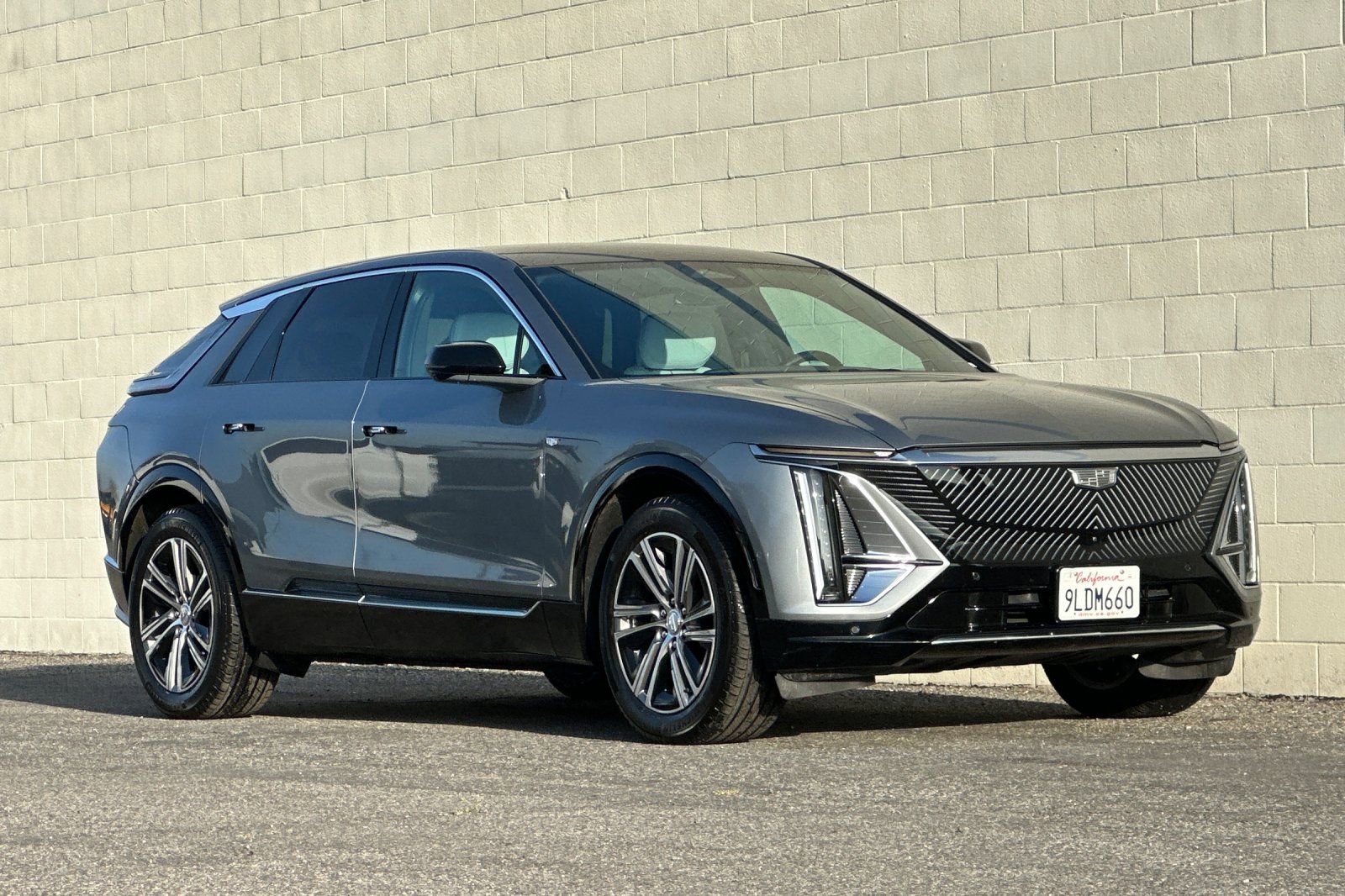 Certified 2024 Cadillac Lyriq Luxury image 2