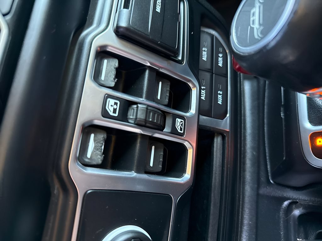 Used 2020 Jeep Gladiator Overland w/ Dual Top Group AWD/4WD image 19