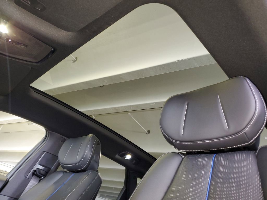 New 2026 Cadillac Lyriq Luxury RWD image 17