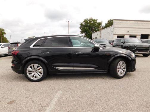 Used 2022 Audi e-tron S Premium Plus AWD/4WD image 5