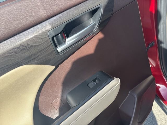 Used 2020 Toyota Highlander Limited image 22