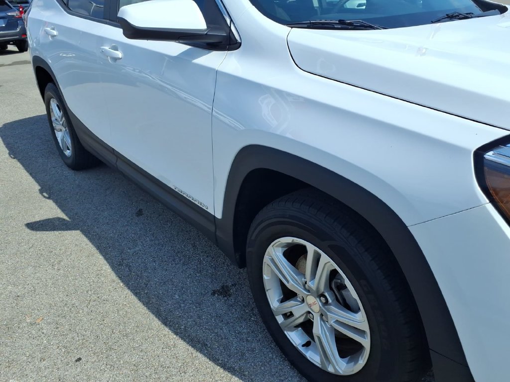 Used 2024 GMC Terrain SLE AWD/4WD image 18