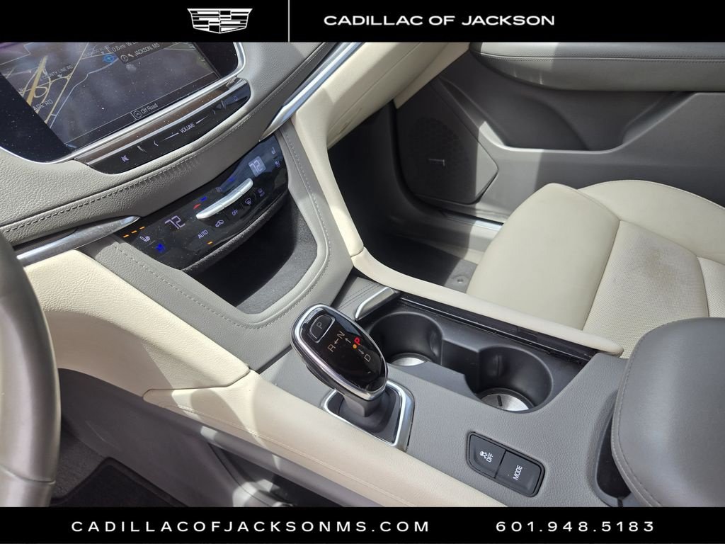 Used 2017 Cadillac XT5 Premium Luxury w/ Driver Assist Package FWD image 16