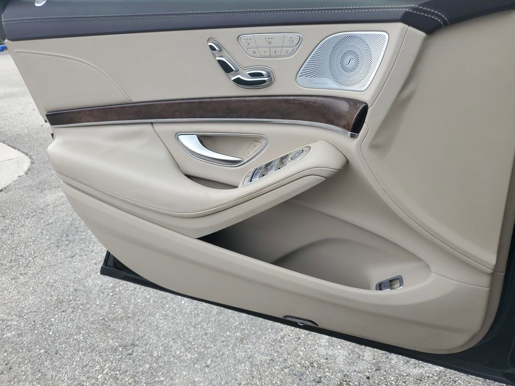 Used 2019 Mercedes-Benz S 560 Sedan image 19