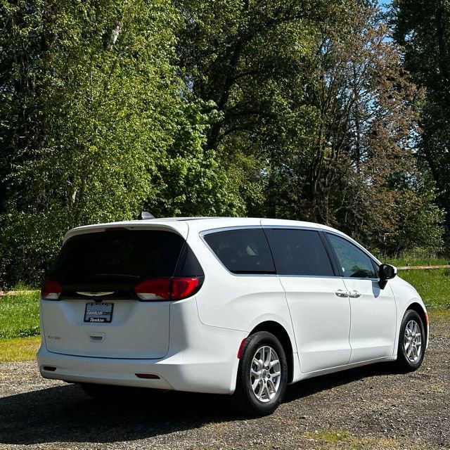 Used 2023 Chrysler Voyager LX FWD image 10