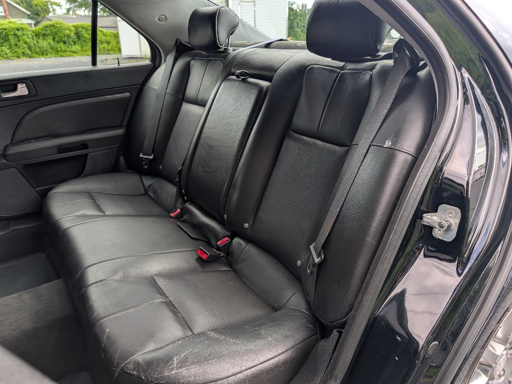 Used 2007 Cadillac STS w/ Wood Trim Package RWD image 18