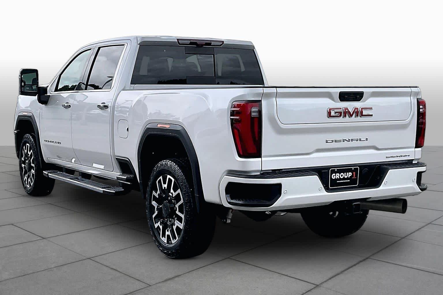 Used 2024 GMC Sierra 2500 Denali w/ Technology Package AWD/4WD image 12