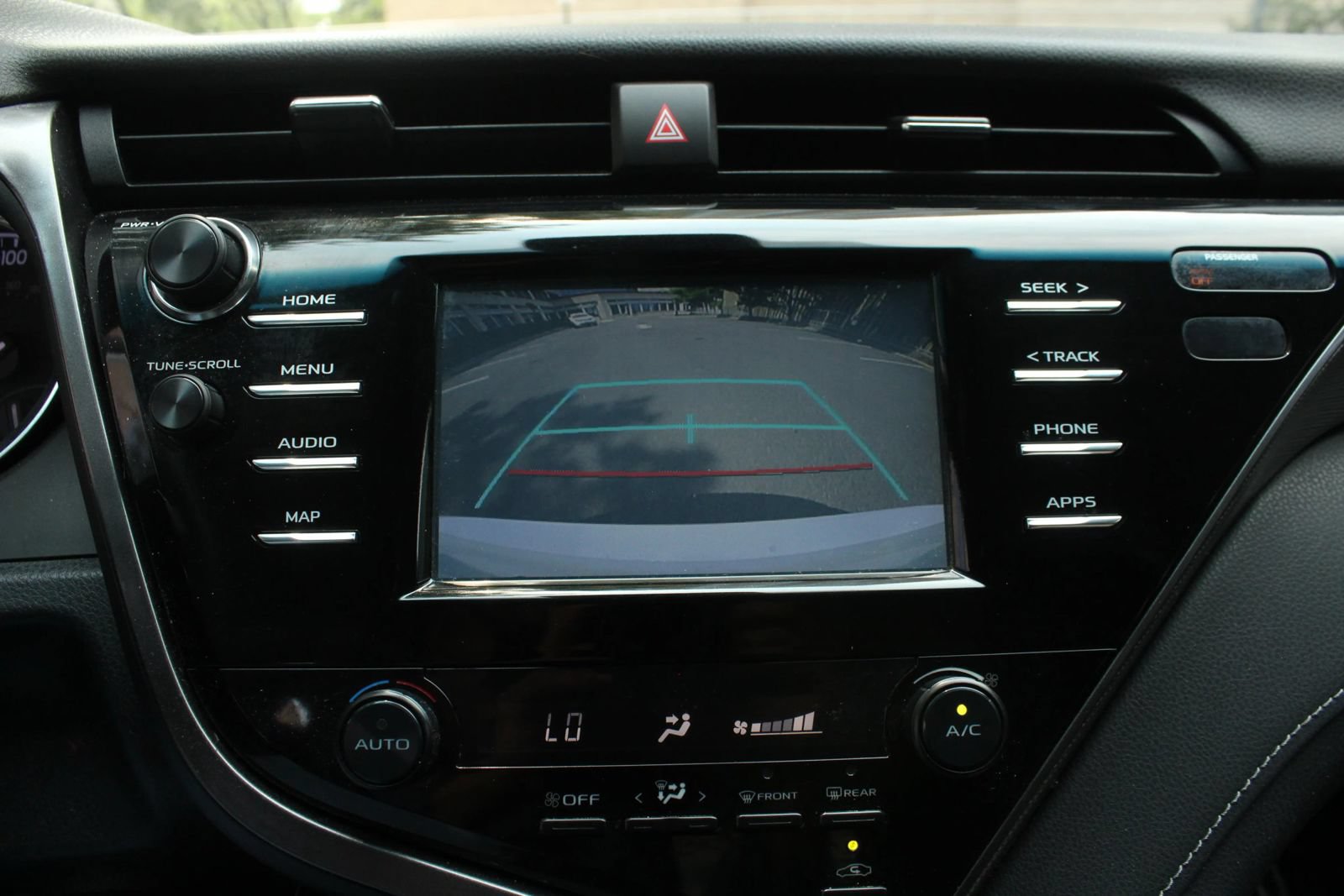 Used 2019 Toyota Camry SE FWD image 27
