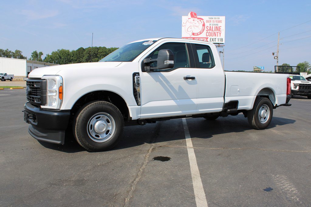 Used 2025 Ford F250 XL image 2