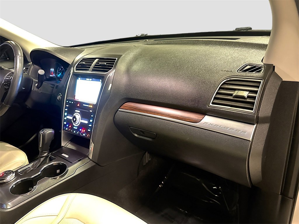 Used 2019 Ford Explorer Limited w/ Limited Luxury Package image 37