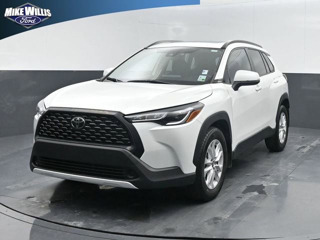 Used 2022 Toyota Corolla Cross LE image 3