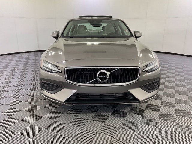 Used 2021 Volvo S60 T5 Momentum FWD image 2