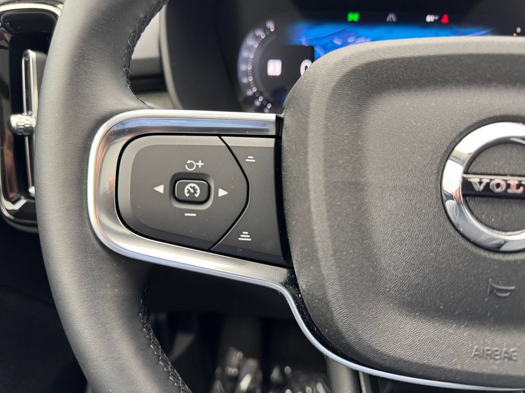 Certified 2026 Volvo XC40 B5 Plus AWD/4WD image 17