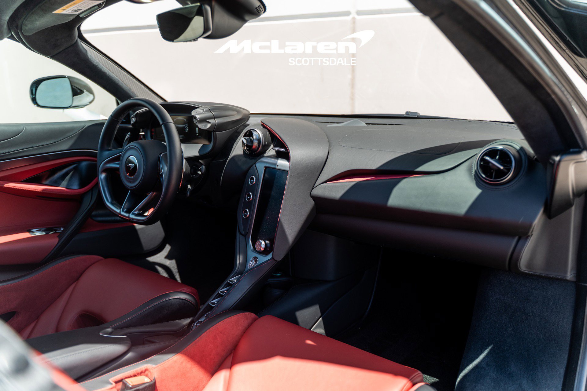 Used 2024 McLaren 750S RWD image 17