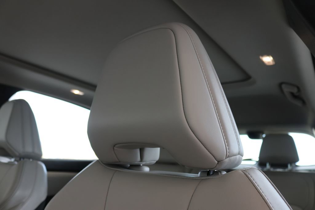 Used 2023 Nissan Ariya AWD image 17