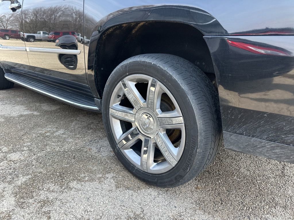 Used 2018 Cadillac Escalade ESV Luxury AWD/4WD image 14