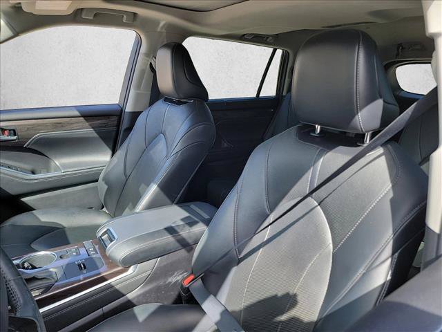 Used 2020 Toyota Highlander Limited FWD image 13