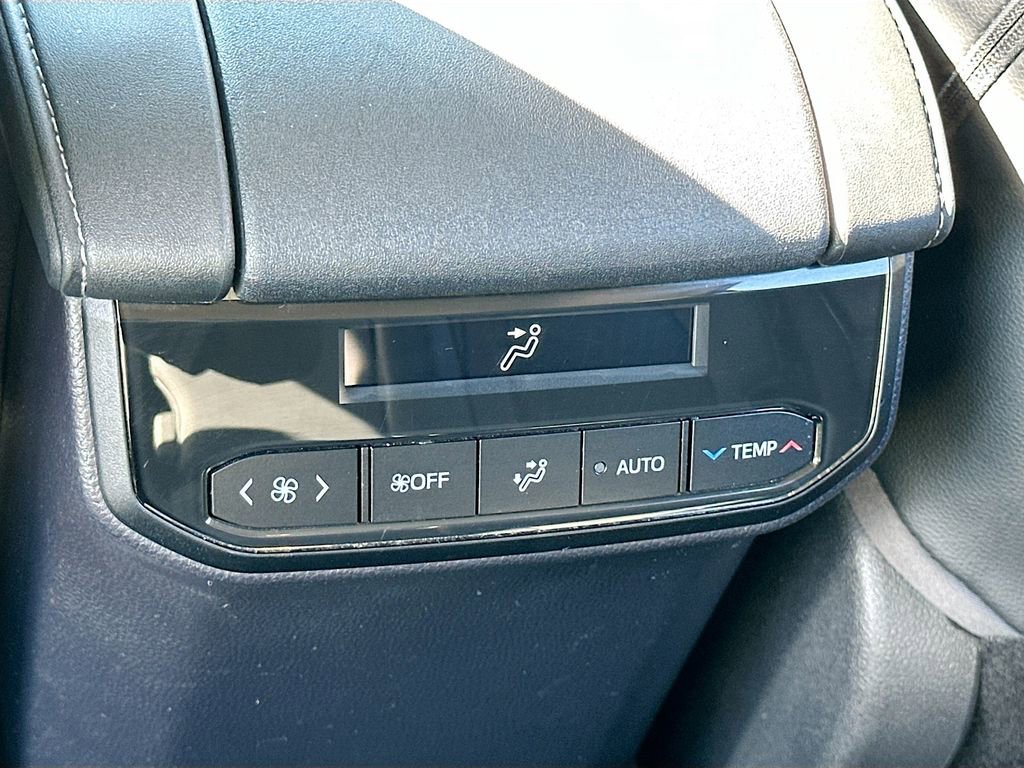 Used 2020 Toyota Highlander Limited image 24