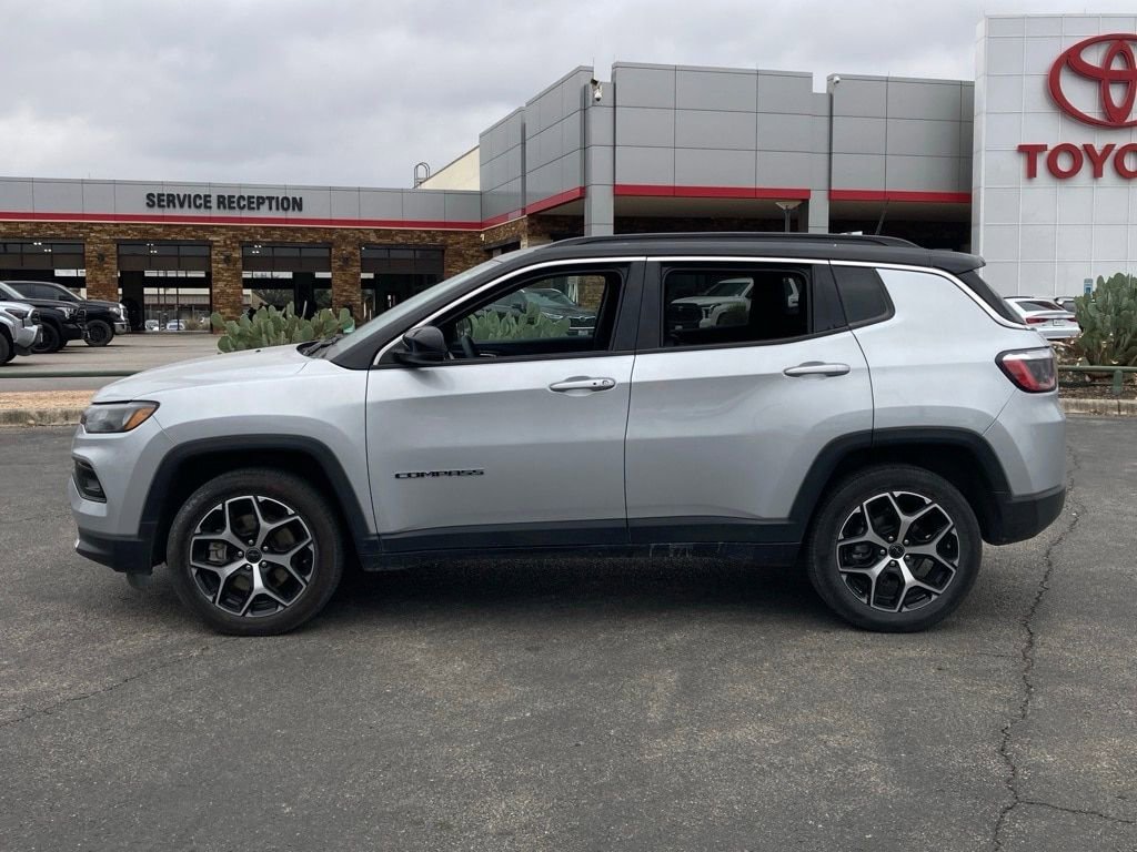 Used 2025 Jeep Compass Limited image 8