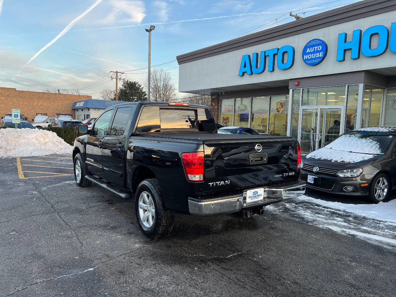 Used 2014 Nissan Titan SV w/ SV Value Truck Package image 11