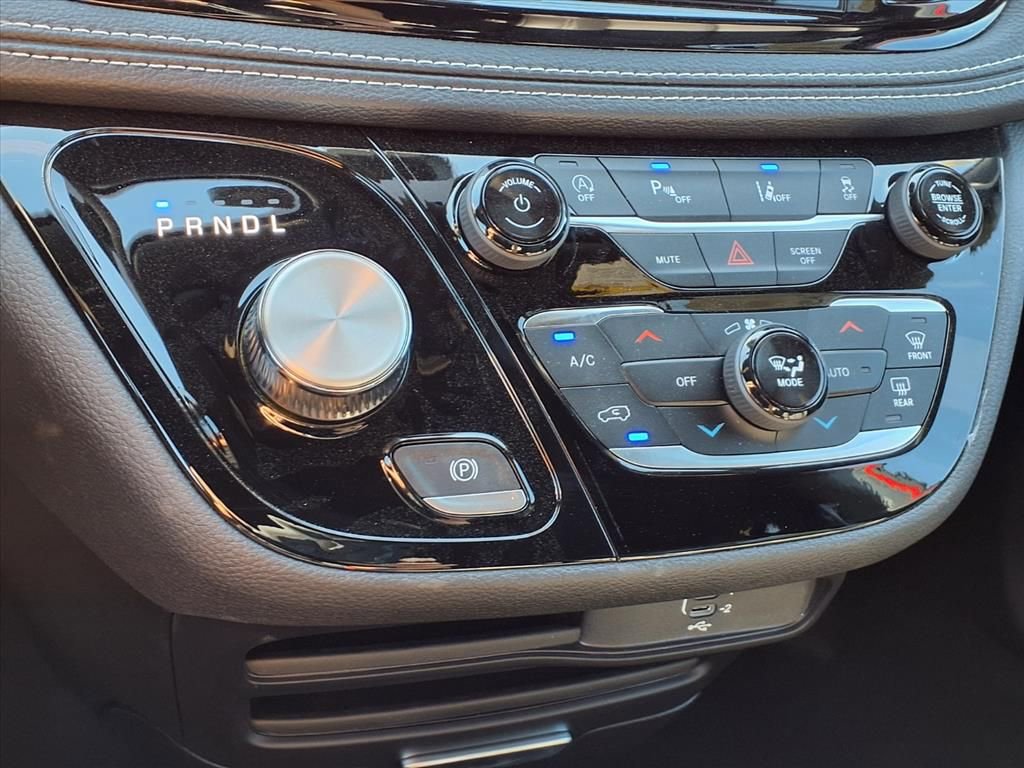 New 2026 Chrysler Pacifica Select image 10