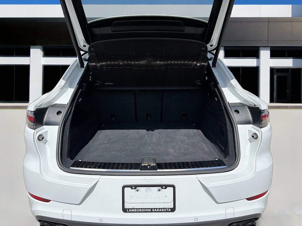 Used 2020 Porsche Cayenne Turbo image 16