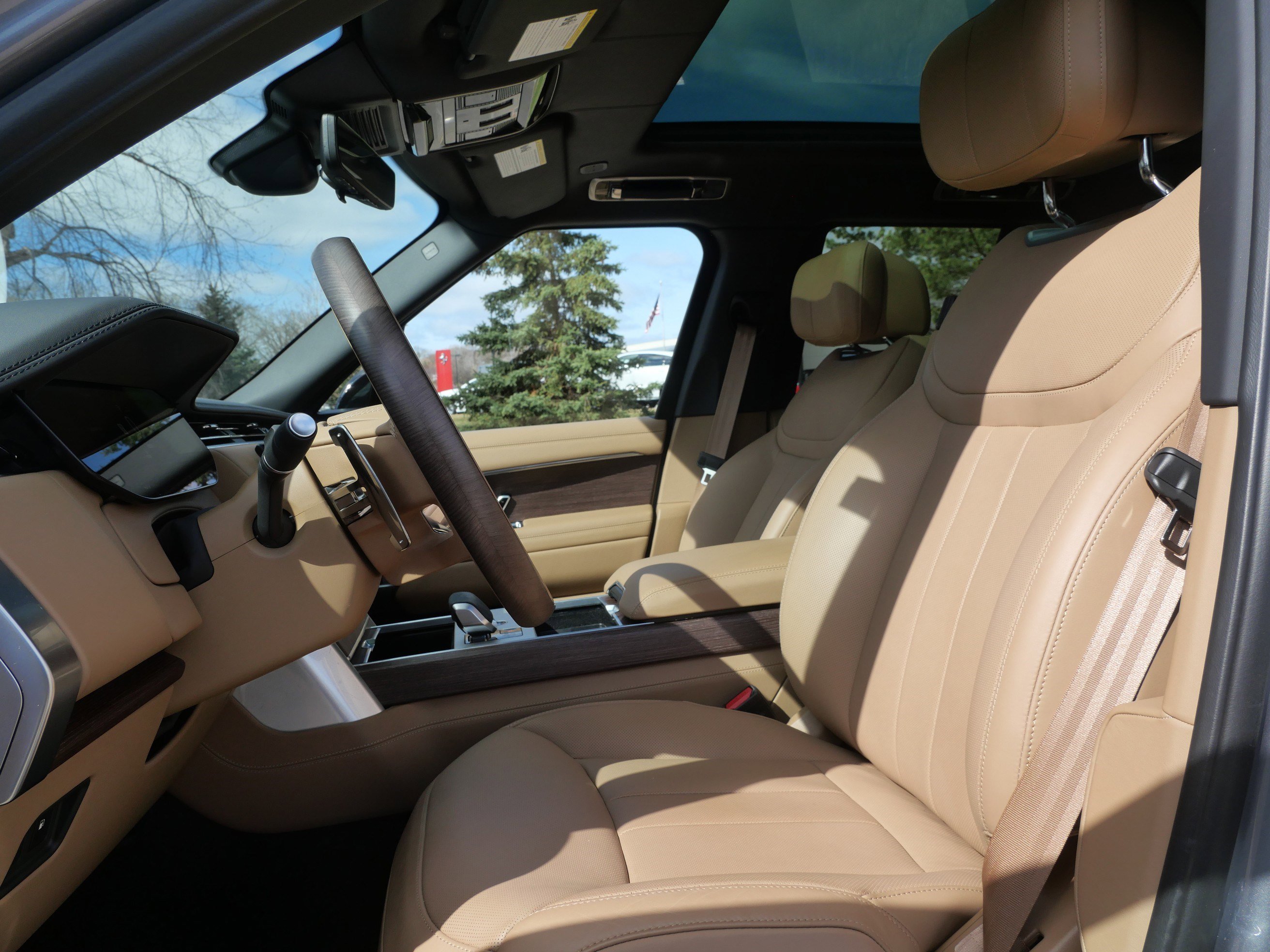 Certified 2025 Land Rover Range Rover Autobiography image 13