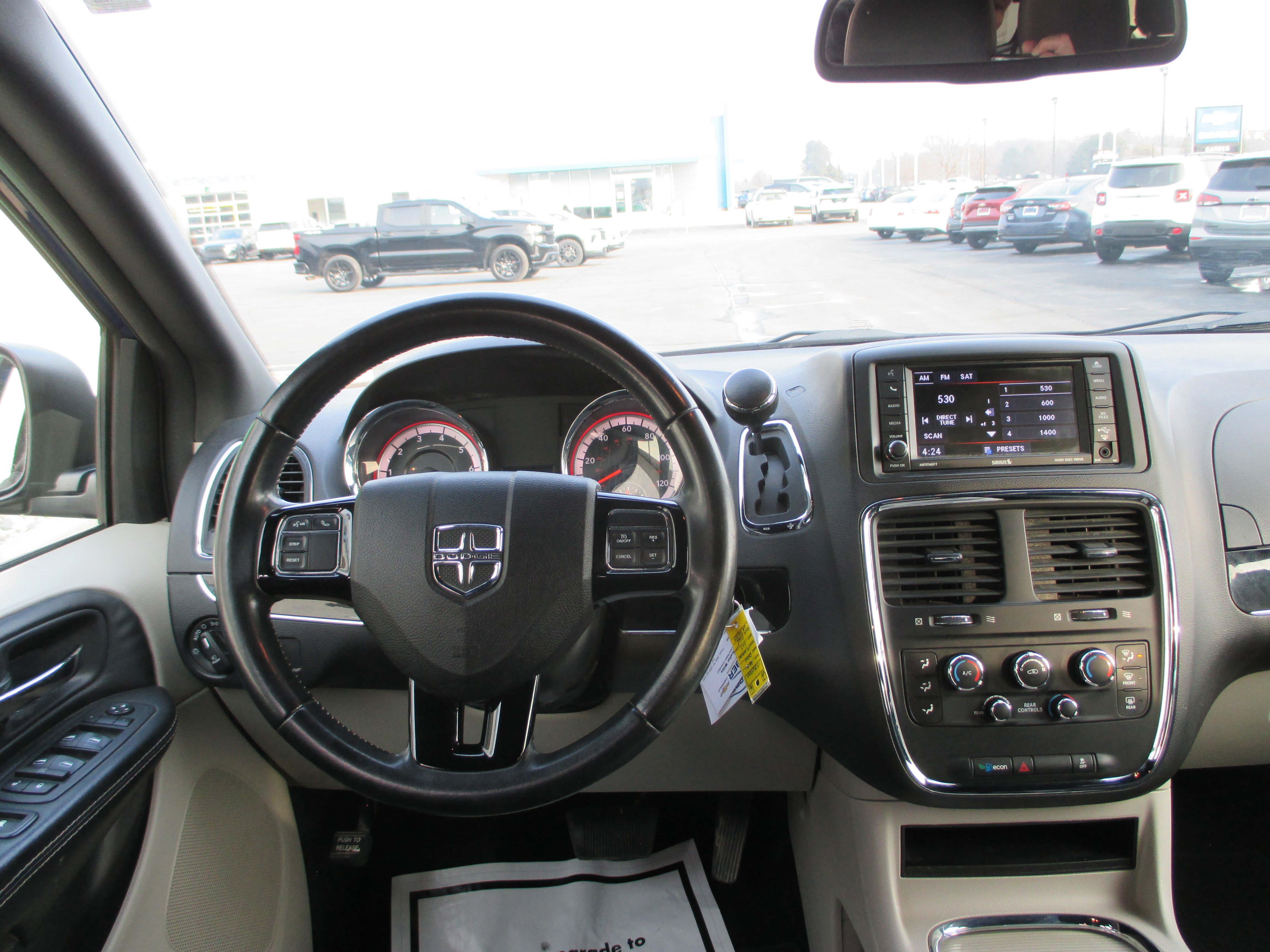 Used 2018 Dodge Grand Caravan SXT image 12