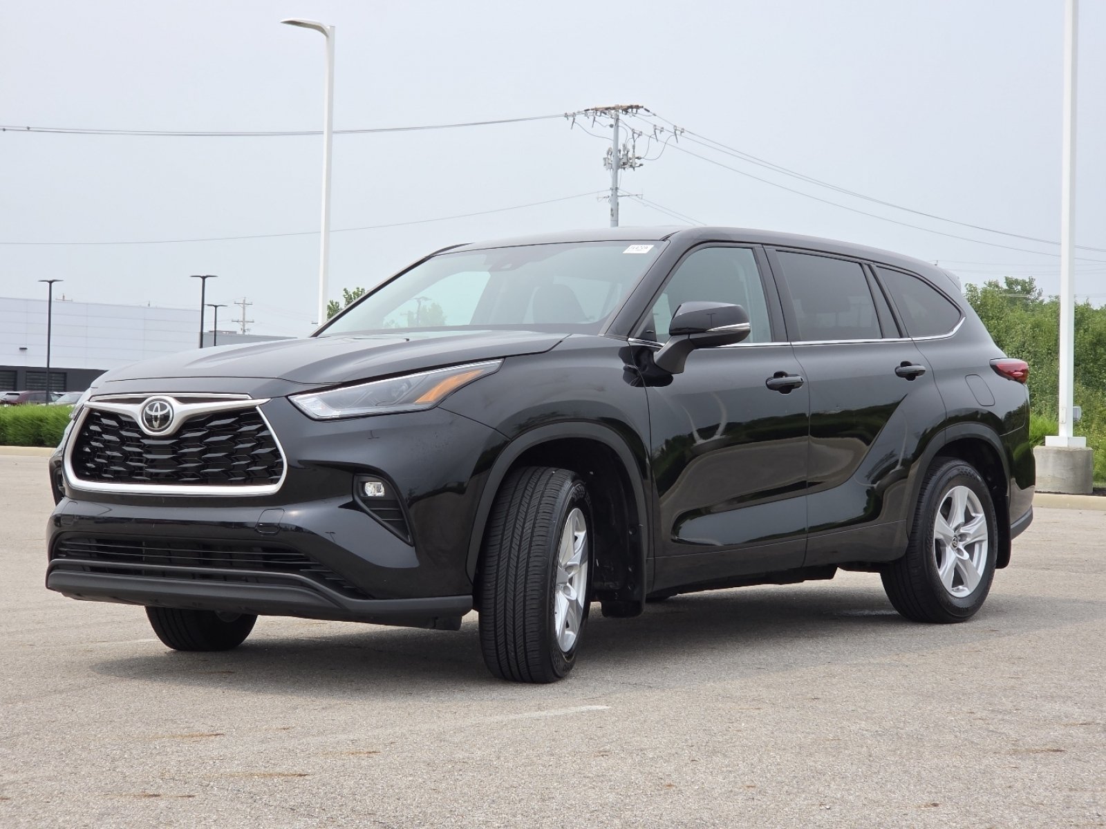 Used 2022 Toyota Highlander LE AWD/4WD image 12