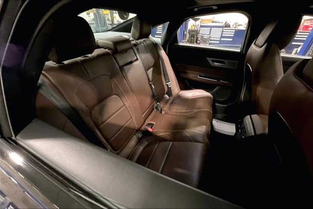 Used 2018 Jaguar XF R-Sport image 27